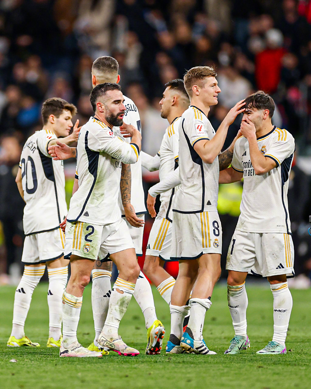 包含阿尔梅里亚队主场胜利，实力压倒的词条