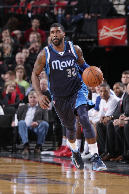 开拓者力克小牛,将系列赛比分扩大为2-0 开拓者力克小牛,将系列赛比分扩大为2-0