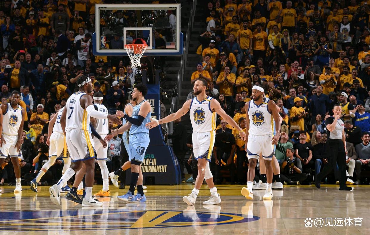 勇士主场击败灰熊，轻松取得胜利