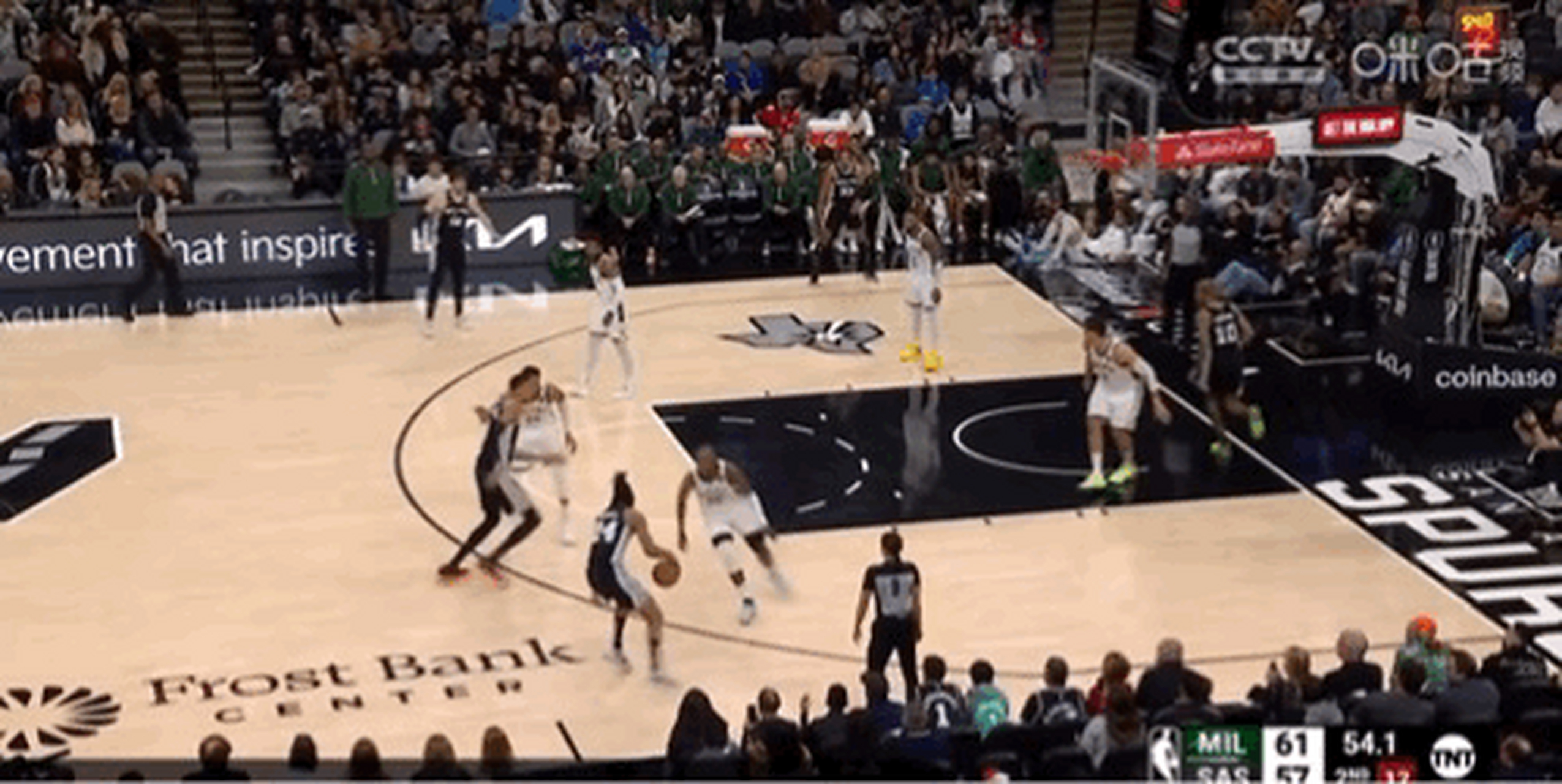 马刺主场逼平雄鹿晋级