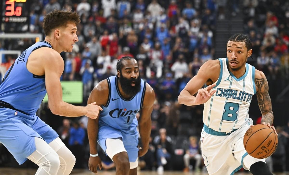 黄蜂主场大胜快船,取得胜利 黄蜂主场大胜快船,取得胜利