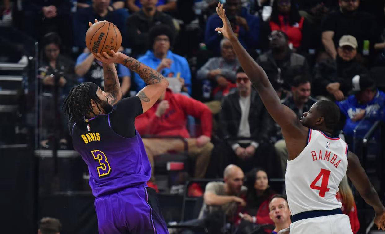 快船逆转湖人，结束连败