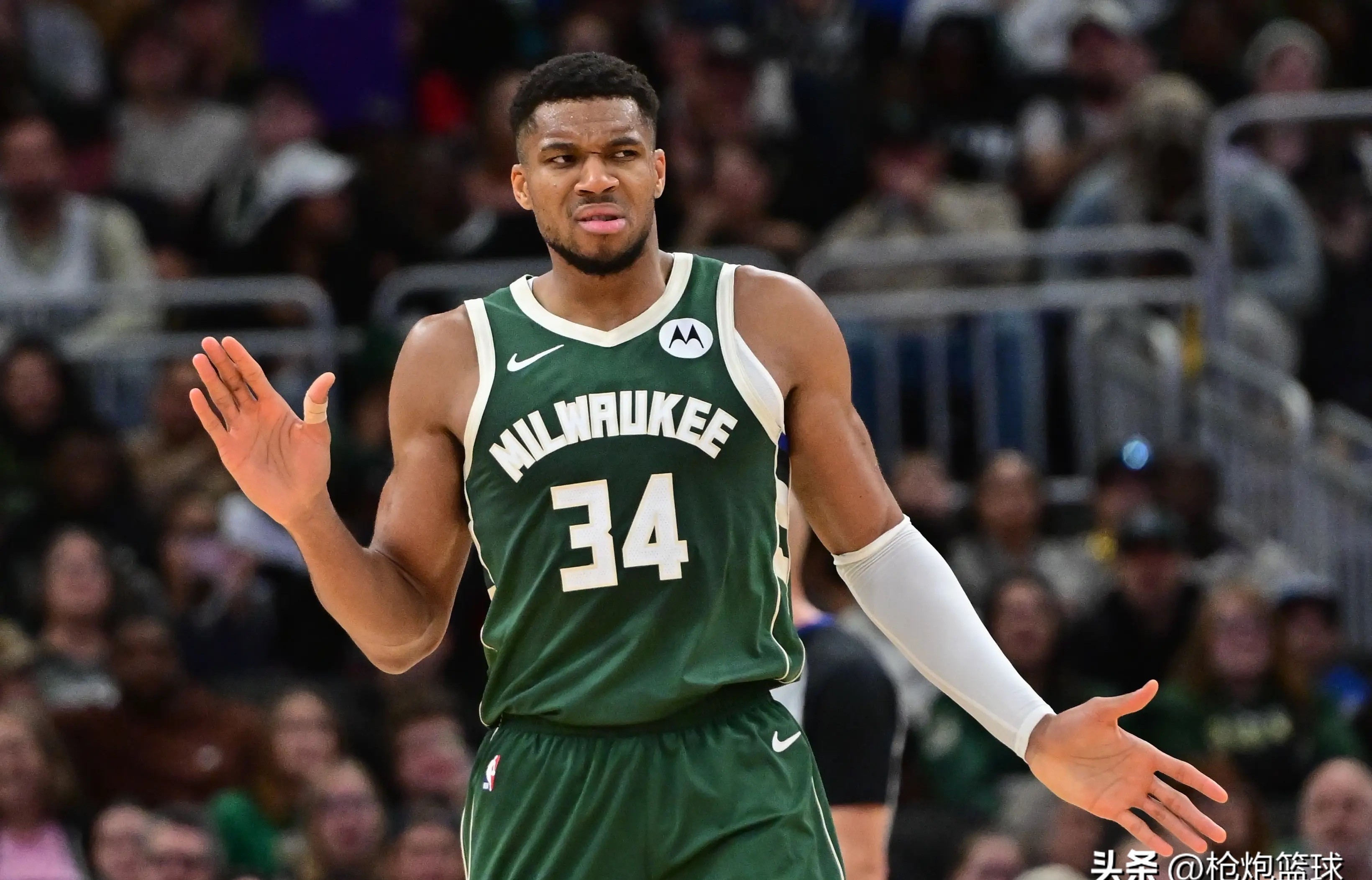 雄鹿不敌凯尔特人，字母哥独揽20分