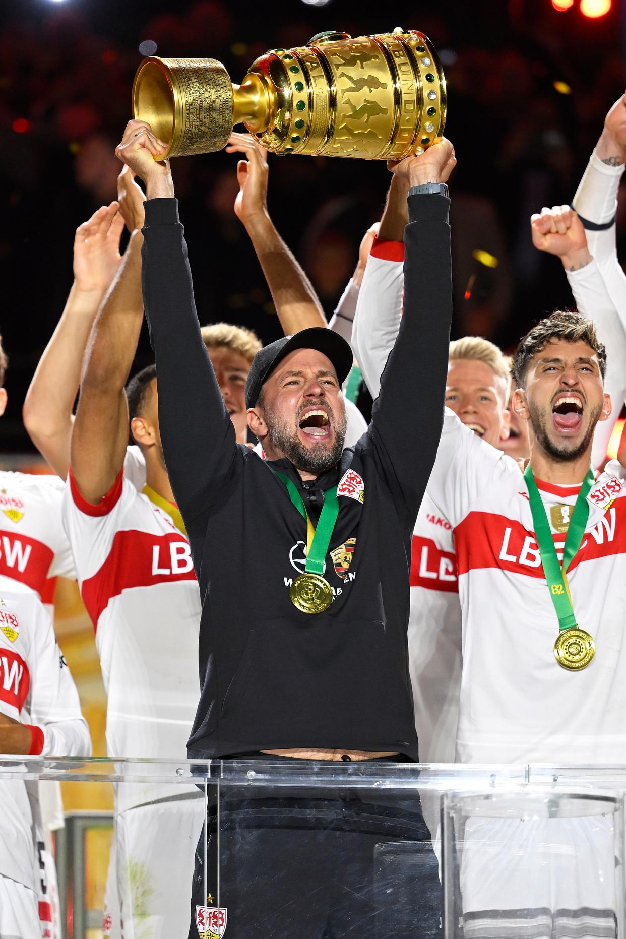 关于斯图加特客场大胜，成功保级德甲席位，神奇逆袭取得关键胜利的信息